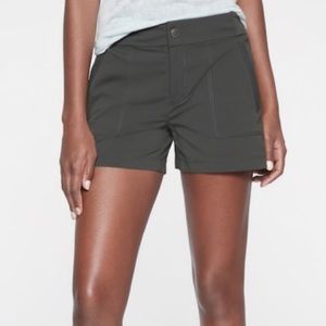 Athleta 0 Trekkie shorts 4” 0569